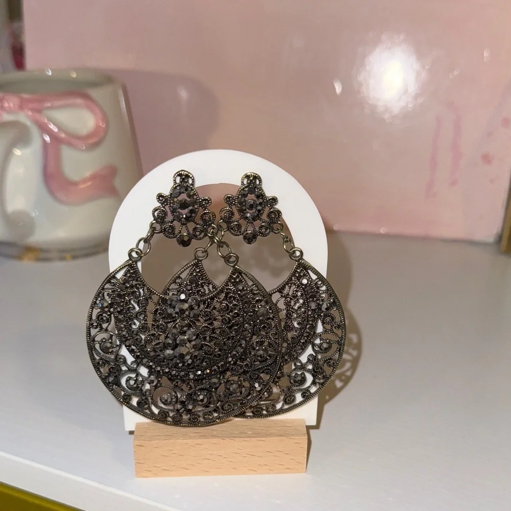 Elegant Black Filigree Earrings
